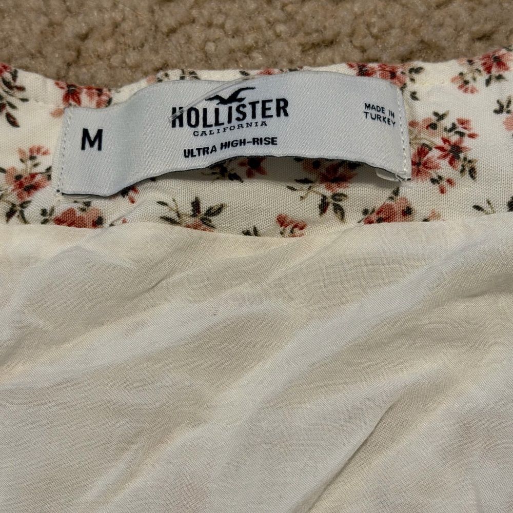 Hollister Ultra-High Rise Mini Floral Skirt - Picture 4 of 4